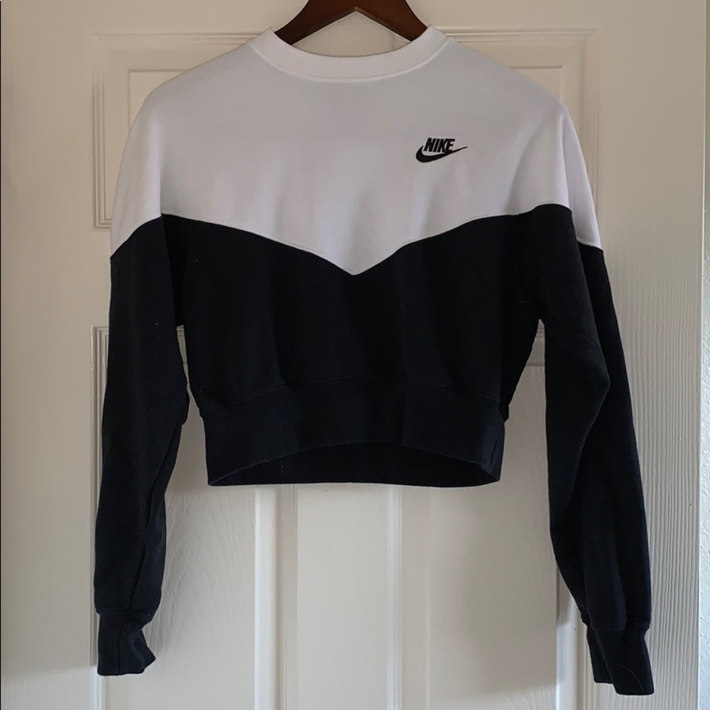 Nike Sportswear Cropped Heritage Crew